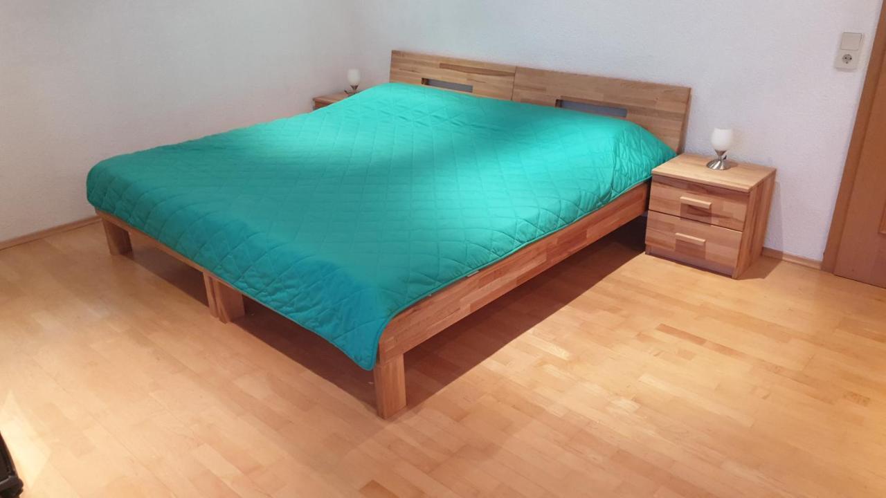 Wohnung für 4 Personen, 2 Schlafzimmer, 2 Parkplätze, WLAN Konstanz Exterior foto