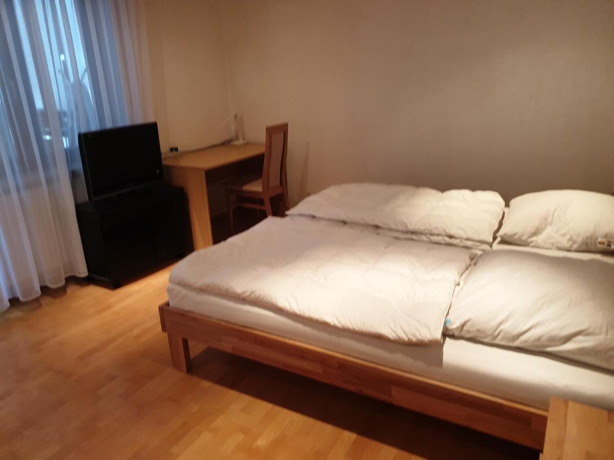 Wohnung für 4 Personen, 2 Schlafzimmer, 2 Parkplätze, WLAN Konstanz Exterior foto